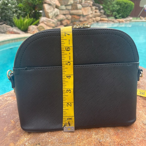 EUC Steve Madden “BMaggie” Black Crossbody Bag with Gold Chain Detail - Picture 3 of 11